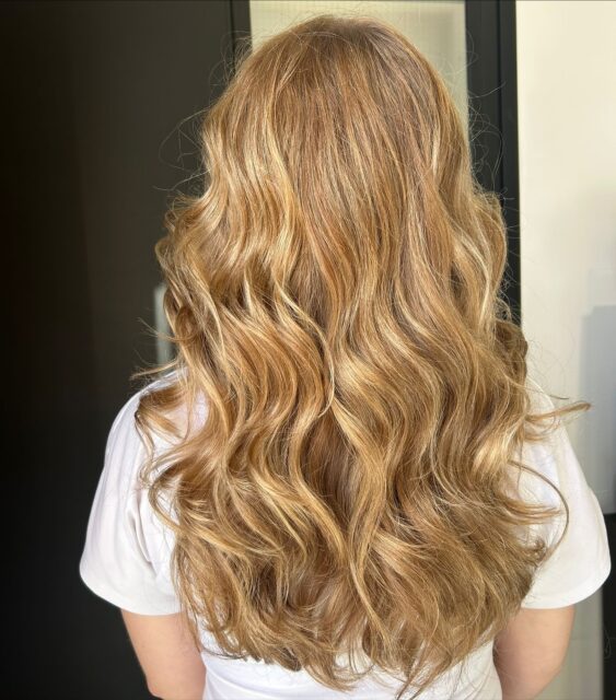 Autumn color 🤎

After / before 

#keunecolor #lowlights #lowlightshair #autumnhair #fallhair #thehairroom #thehairroomijsselstein