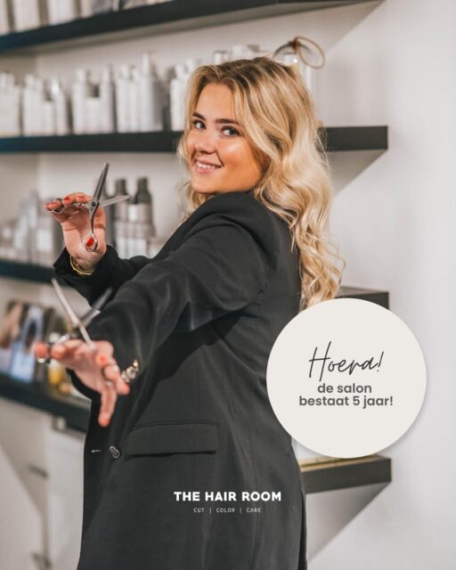 Vandaag vieren we iets bijzonders: 5 jaar The Hair Room! 🥳

Vijf jaar vol highlights (letterlijk & figuurlijk 😉) en enorm veel groei de afgelopen jaren!

Dankjewel aan alle klanten voor de leuke momenten in de salon en het vertrouwen dat jullie in mij hebben. Zonder jullie geen Hair Room 🫶🏻

Op naar de volgende 5 jaar mooi haar! 

#thehairroom #thehairroomijsselstein #ijsselstein #salonverjaardag #kapper #highlights #hairstylist