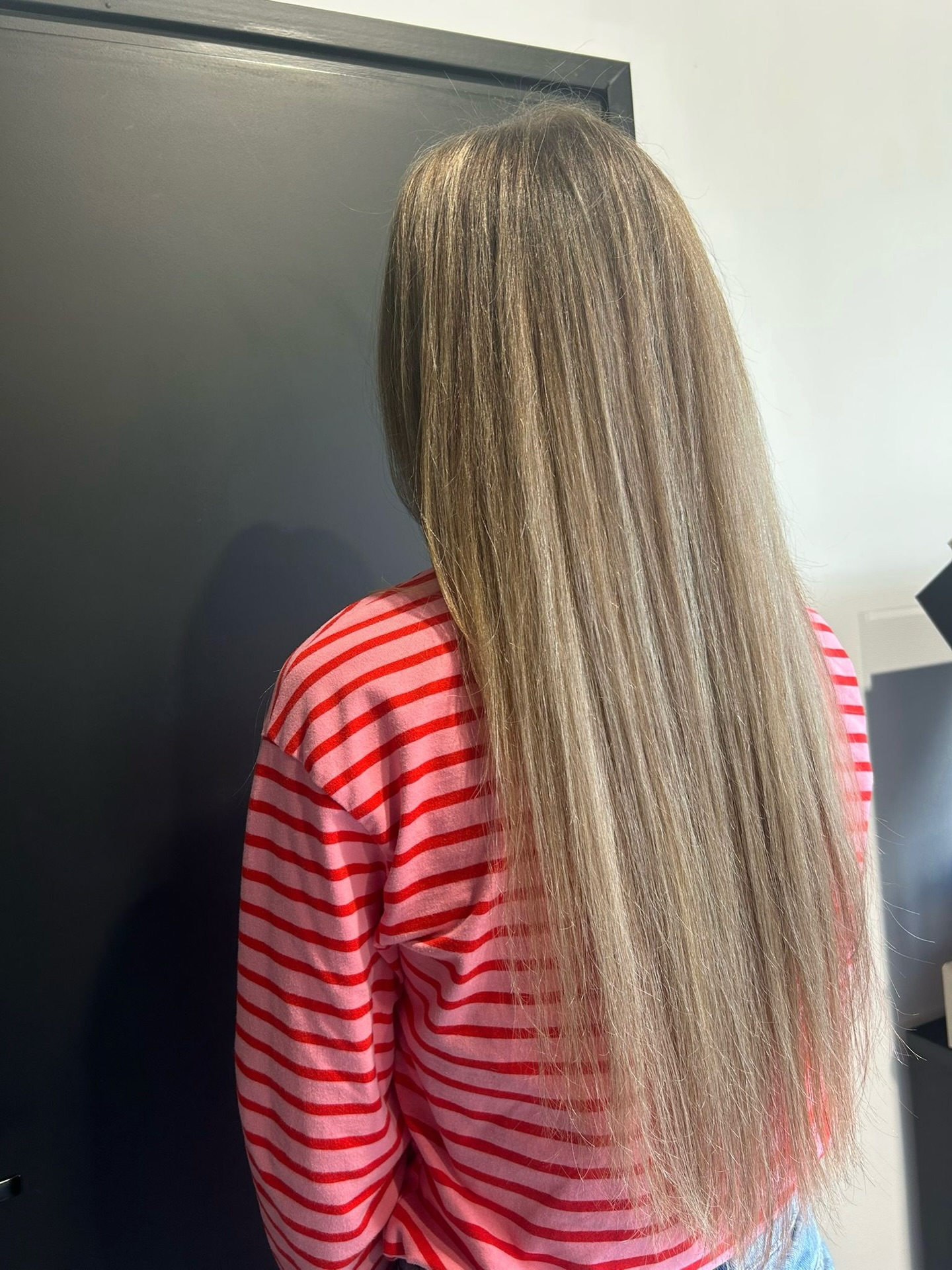 Bronde Color 🥰

De perfecte mix tussen blond & bruin.

#hairstylist #haircolor #bronde #kapper #ijsselstein #thehairroom #brownblonde #highlights #lowlights #thehairroomijsselstein