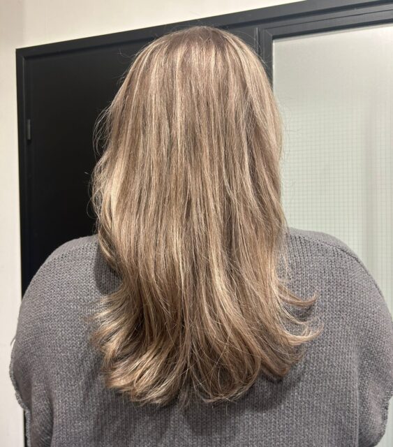 Perfectly balanced: bronde ✨

#hairstylist #haircolor #bronde #kapper #ijsselstein thehairroom brownblonde highlights lowlights rootshadow thehairroomijsselstein
