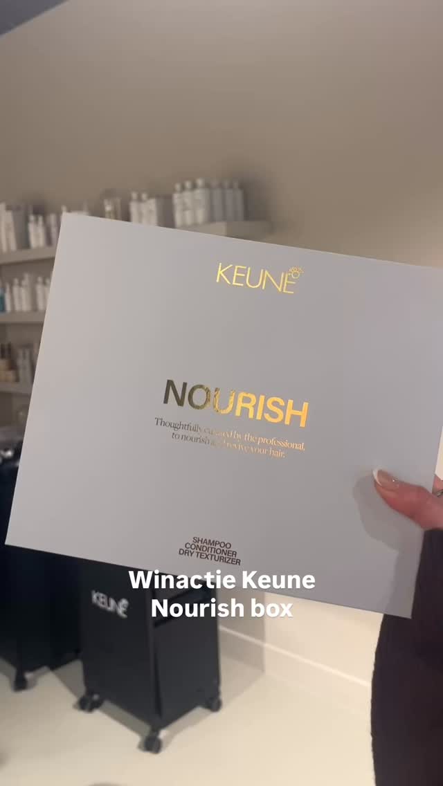 GESLOTEN / Winactie Keune Nourish box 🩵
Win deze box met een full size Vital Nutrition Shampoo, Conditioner & mini Get a Grip Dry texurizer spray t.w.v. €60,35. Perfect om je haar te voeden en af te stylen!
Hoe doe je mee?
Bij aankoop van 1 product in de salon ontvang je 1 lootje. Deze worden gedurende de maand in een pot gestopt. Hoe meer producten, hoe meer lootjes. Liken & commenten op deze post wordt gewaardeerd 🫶🏻
Actie loopt t/m 24 maart. Daarna wordt er een winnaar getrokken uit de pot in de salon.
#winactie #thehairroom #ijsselstein #kapper #keune